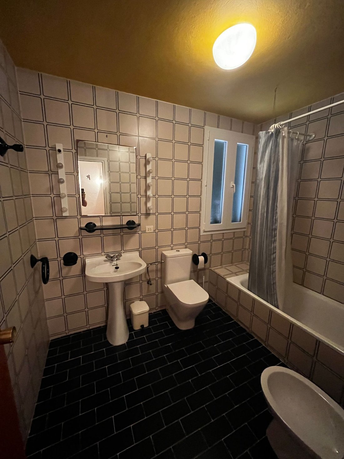 Baño antes de la reforma en Arenal d'en Castell