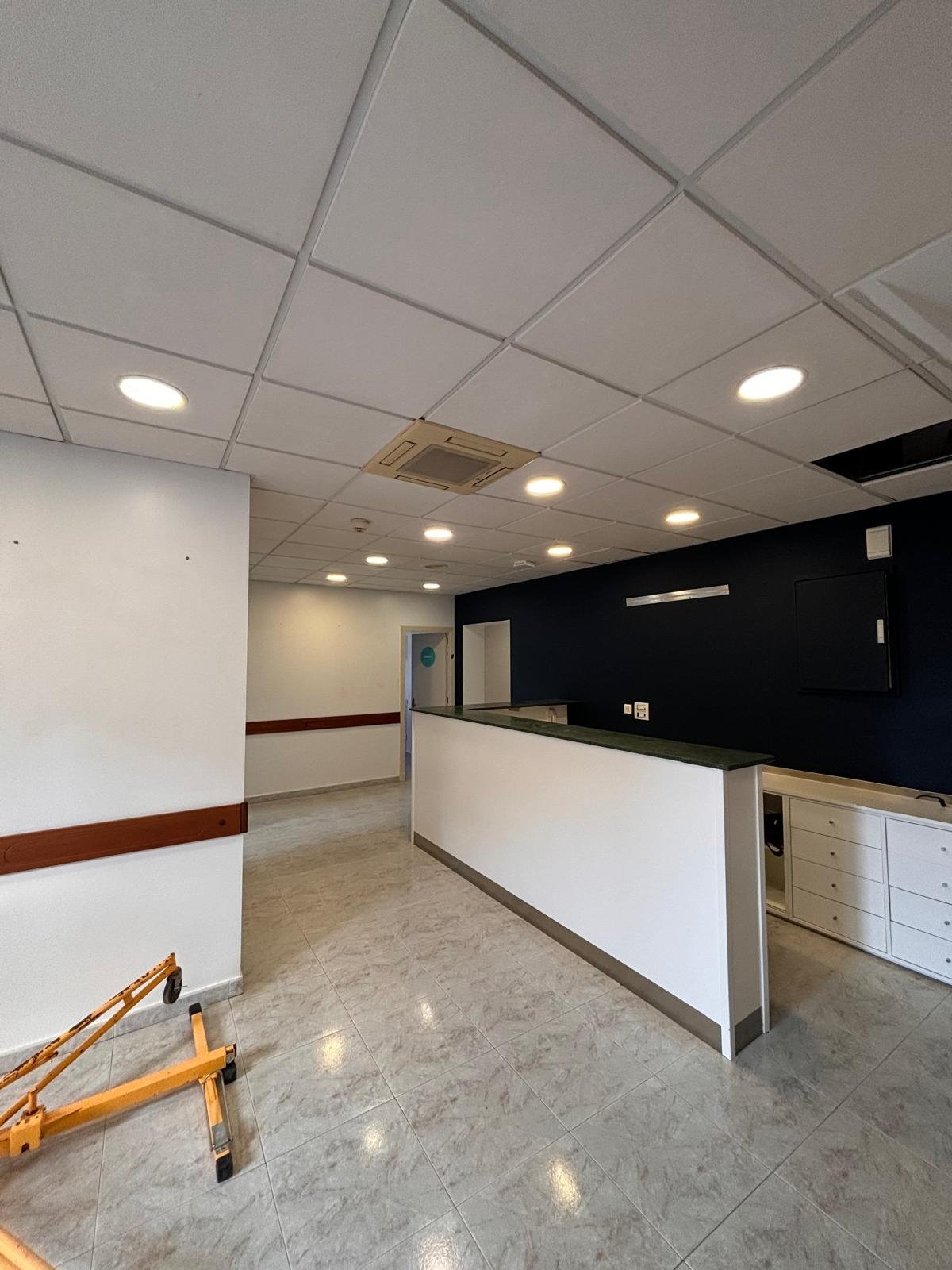 Recepción de la antigua clínica dental antes de la reforma
