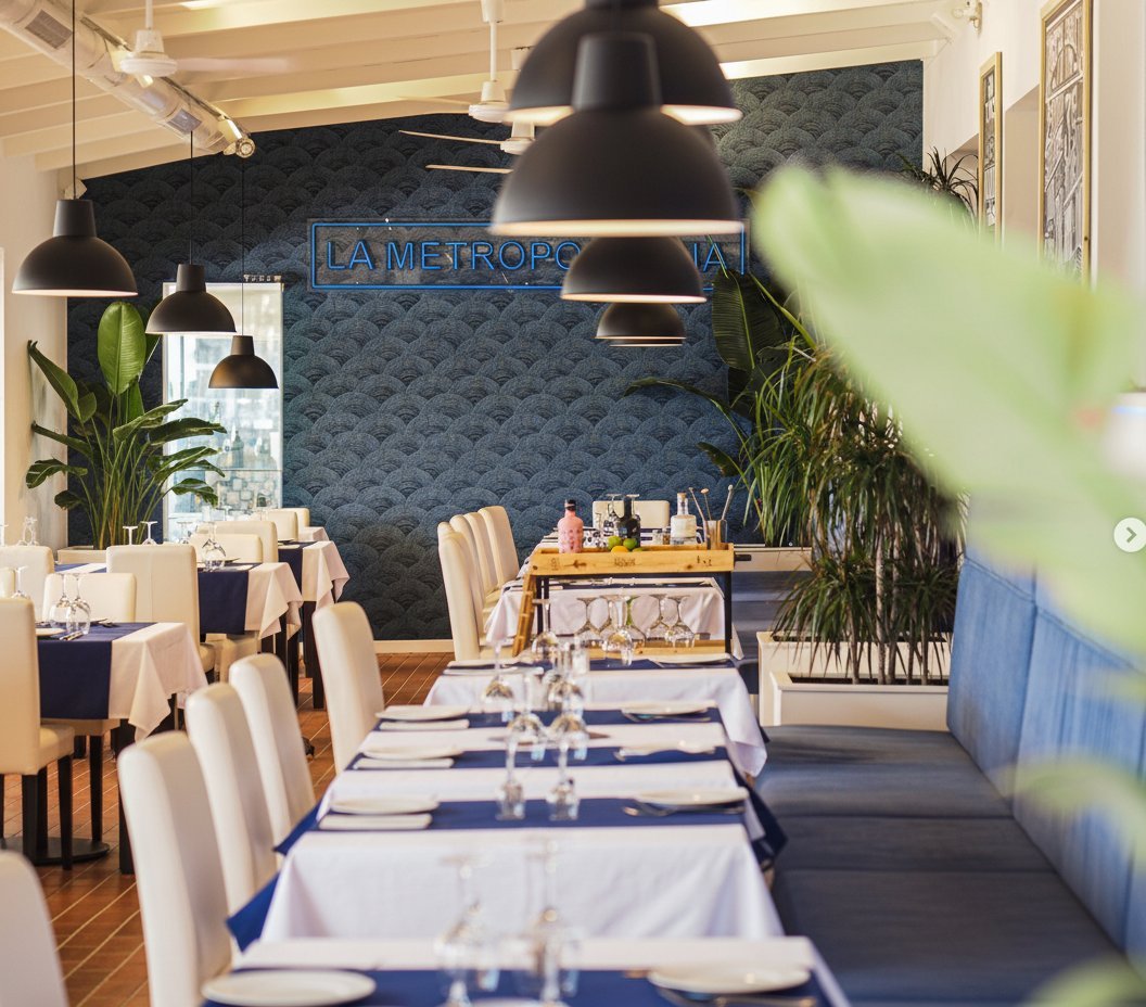 Comedor reformado del restaurante en Puerto de Maó