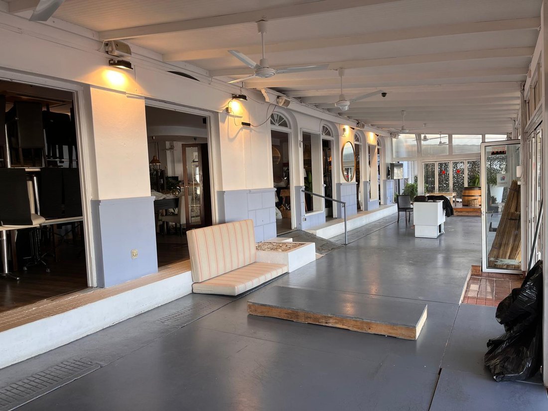 Terraza en obra durante la reforma en Puerto de Maó