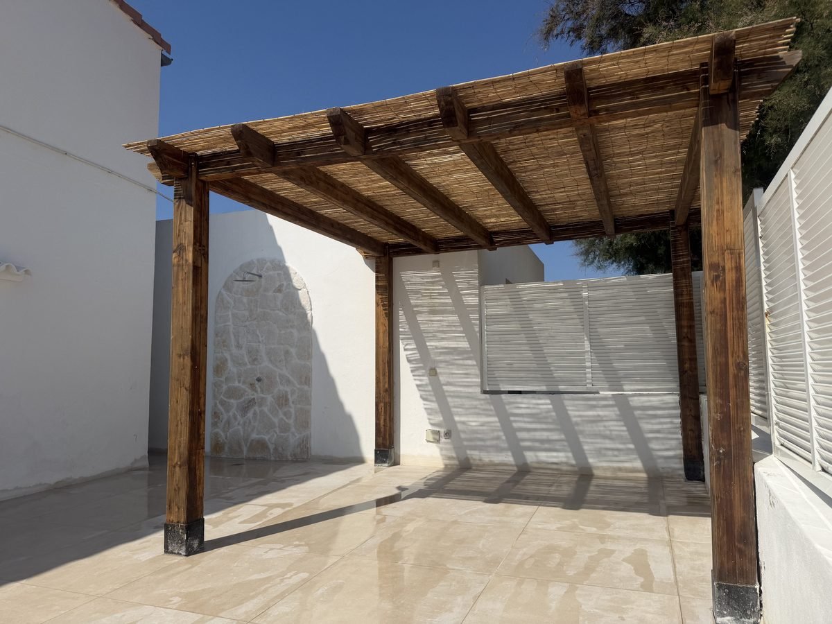 Pergola et terrasse rénovée à Salgar
